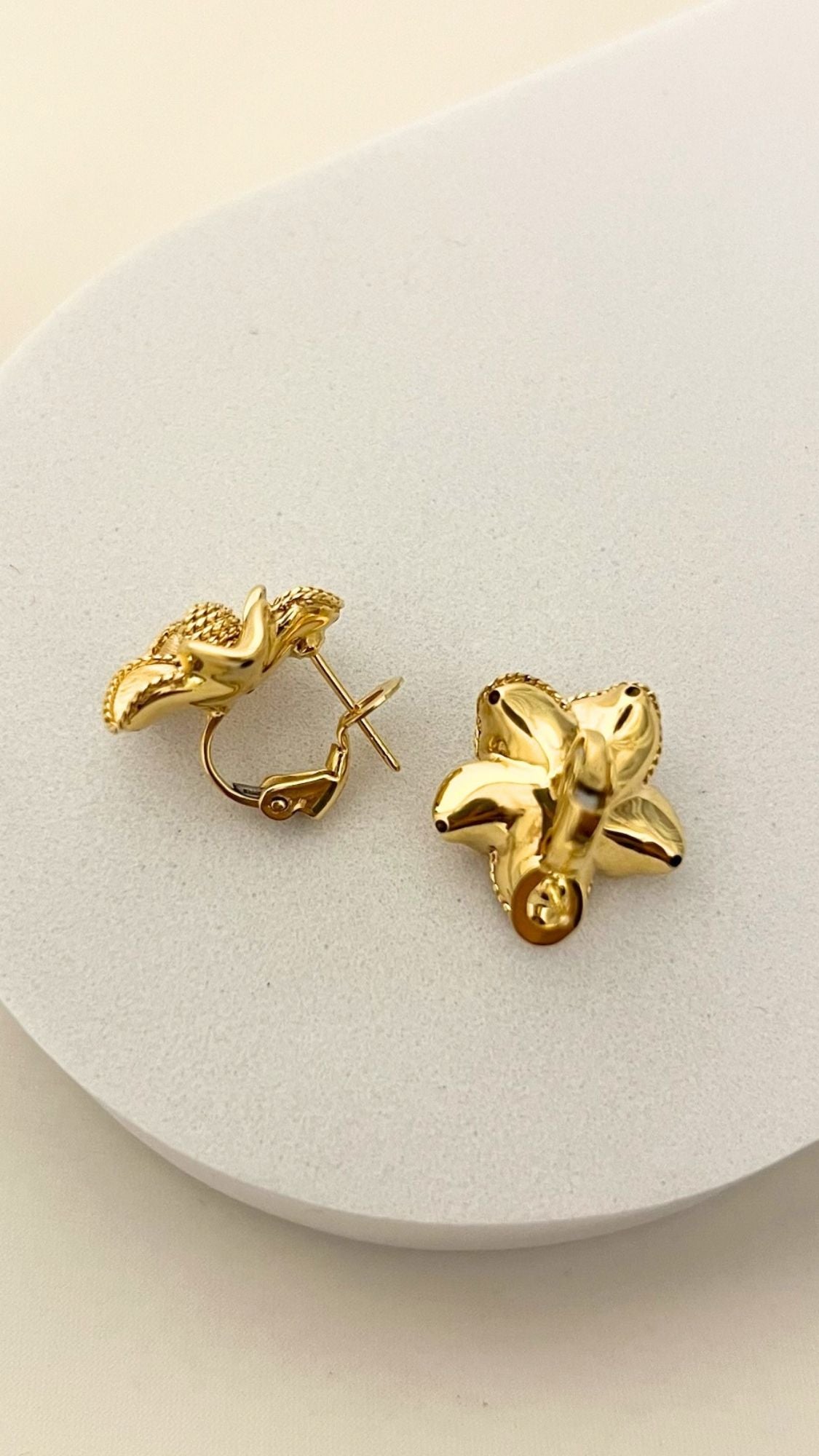 Flower Clip-Type Earrings and Necklace With Pendant Set