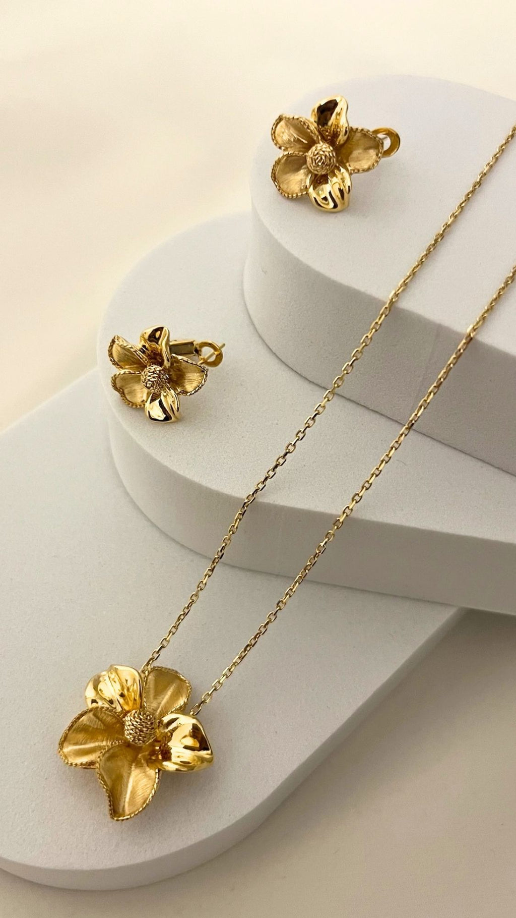 Flower Clip-Type Earrings and Necklace With Pendant Set