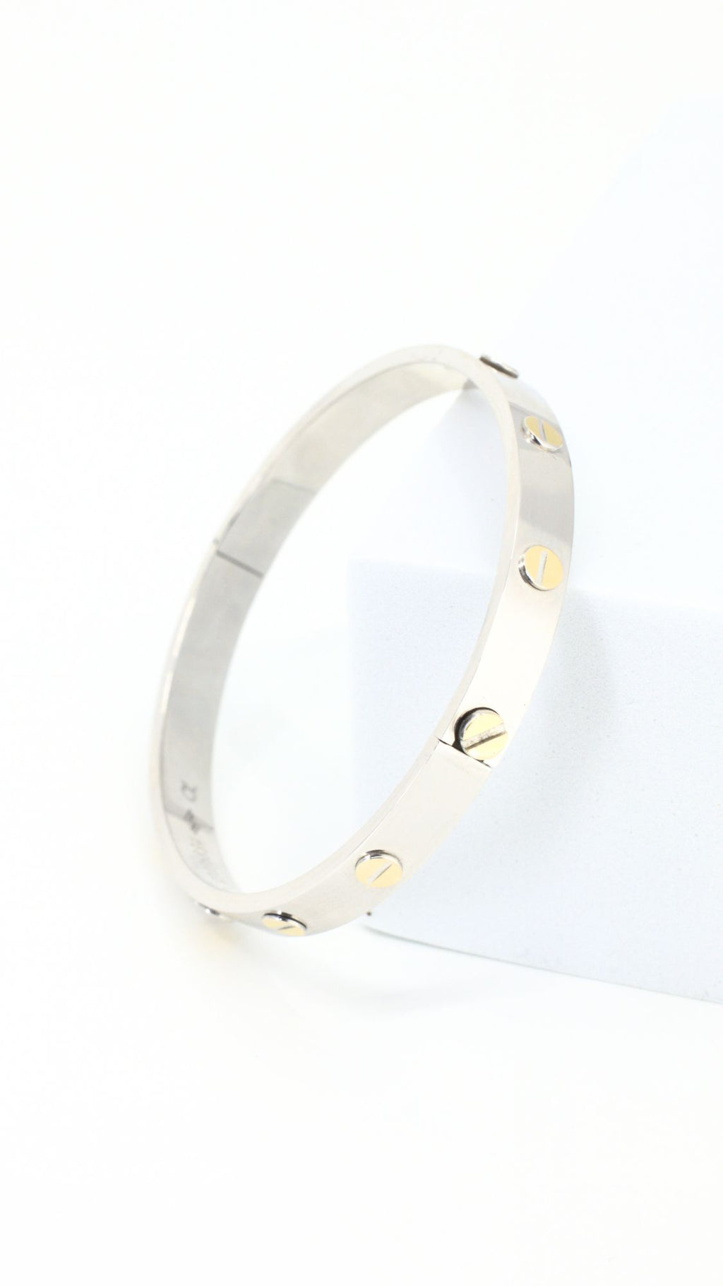 Love Bangle Embossed White Gold - Size 18