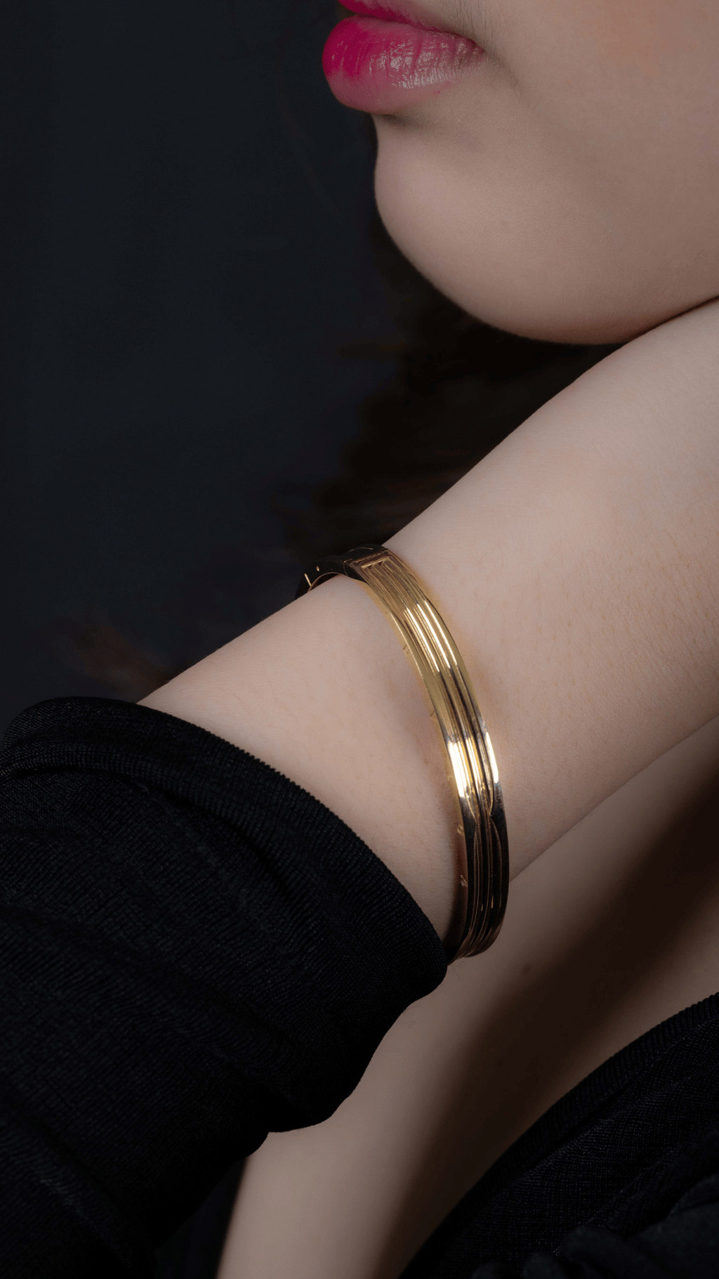 BLG Interlock Bangle Gold - Size 19