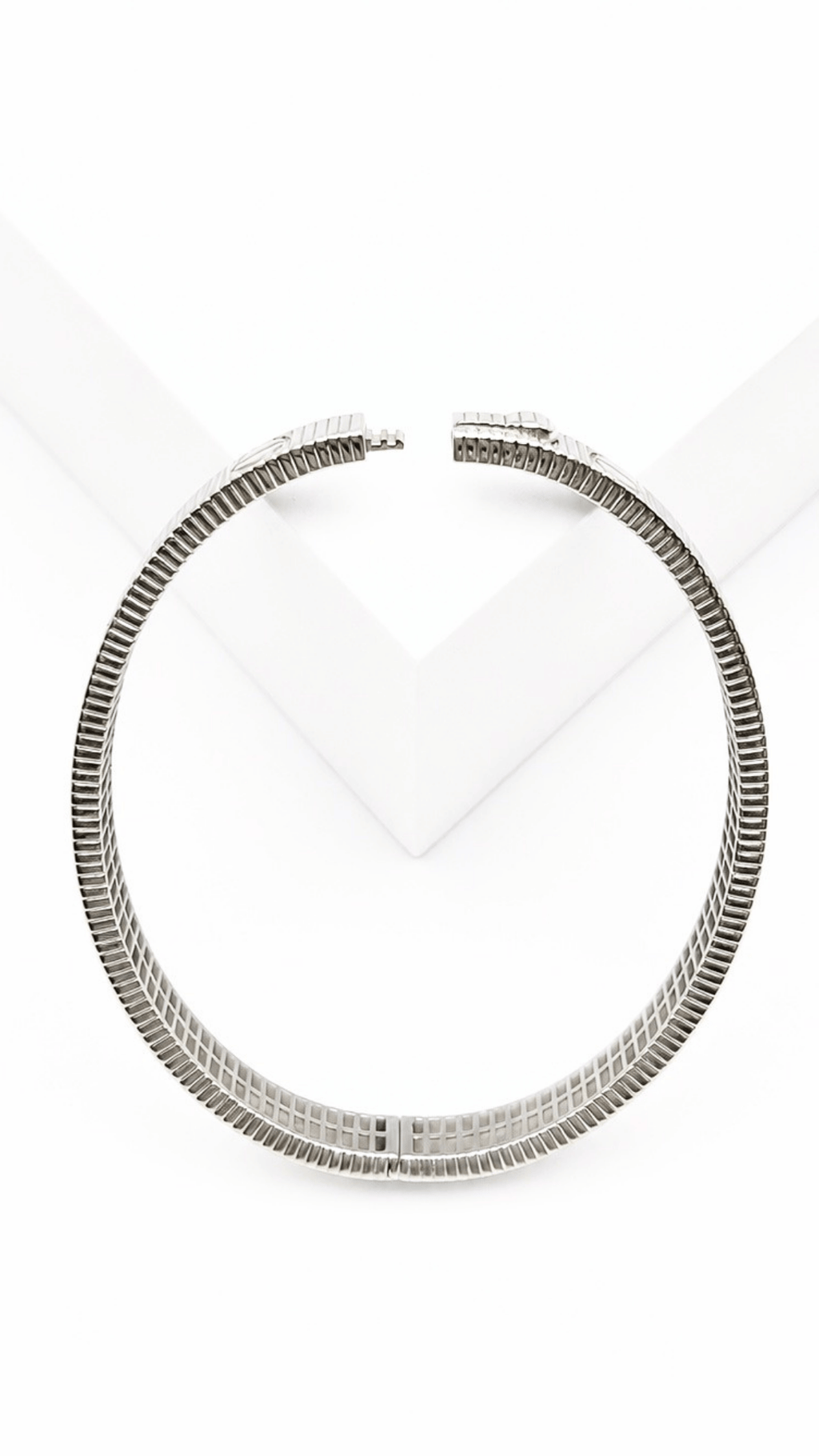 Love Unlimited Bangle White Gold 16"
