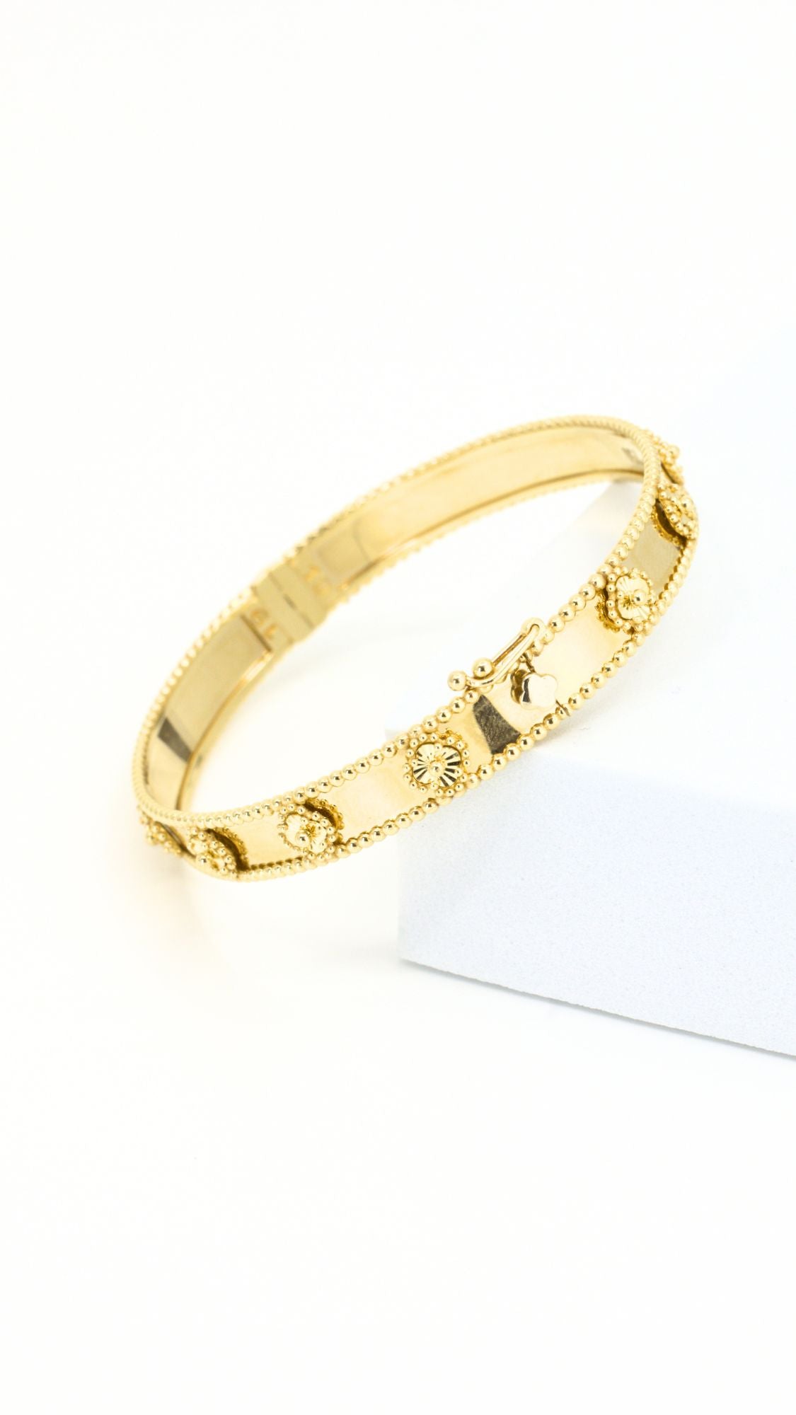 Pearly Clover Bangle 16"