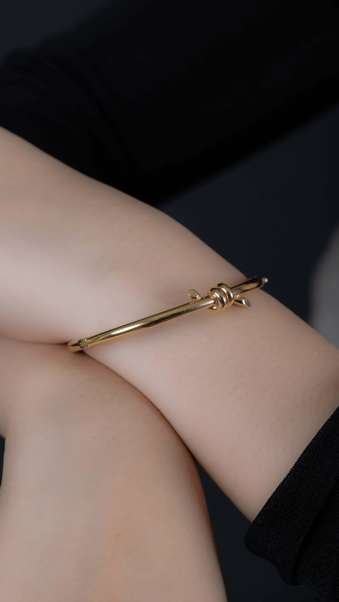 Serpenti Knot Bangle - Size 16