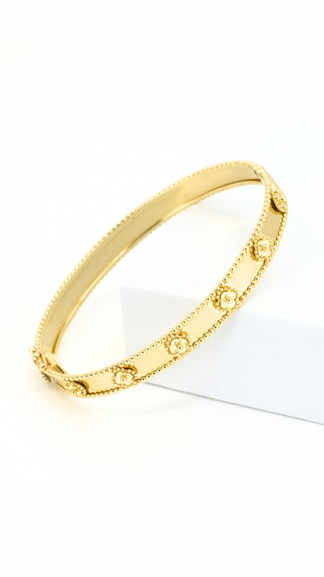 Pearly Clover Bangle 19"
