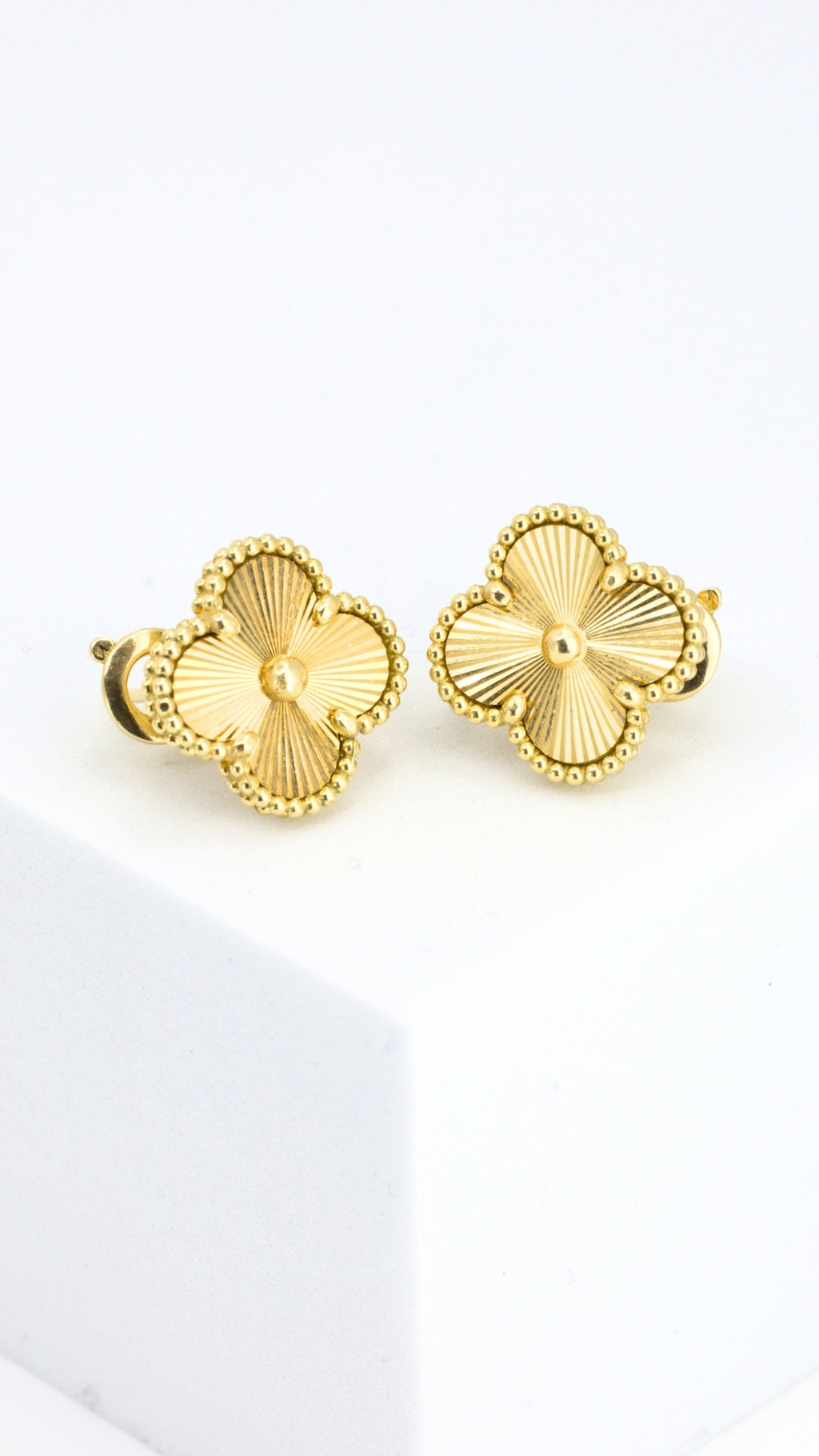 VAA Earrings Clip-Type Lock