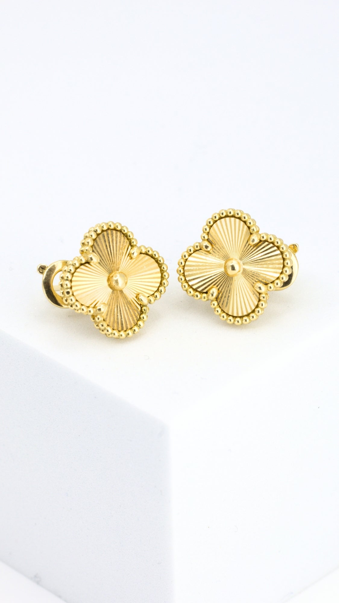 VAA Earrings Clip-Type Lock