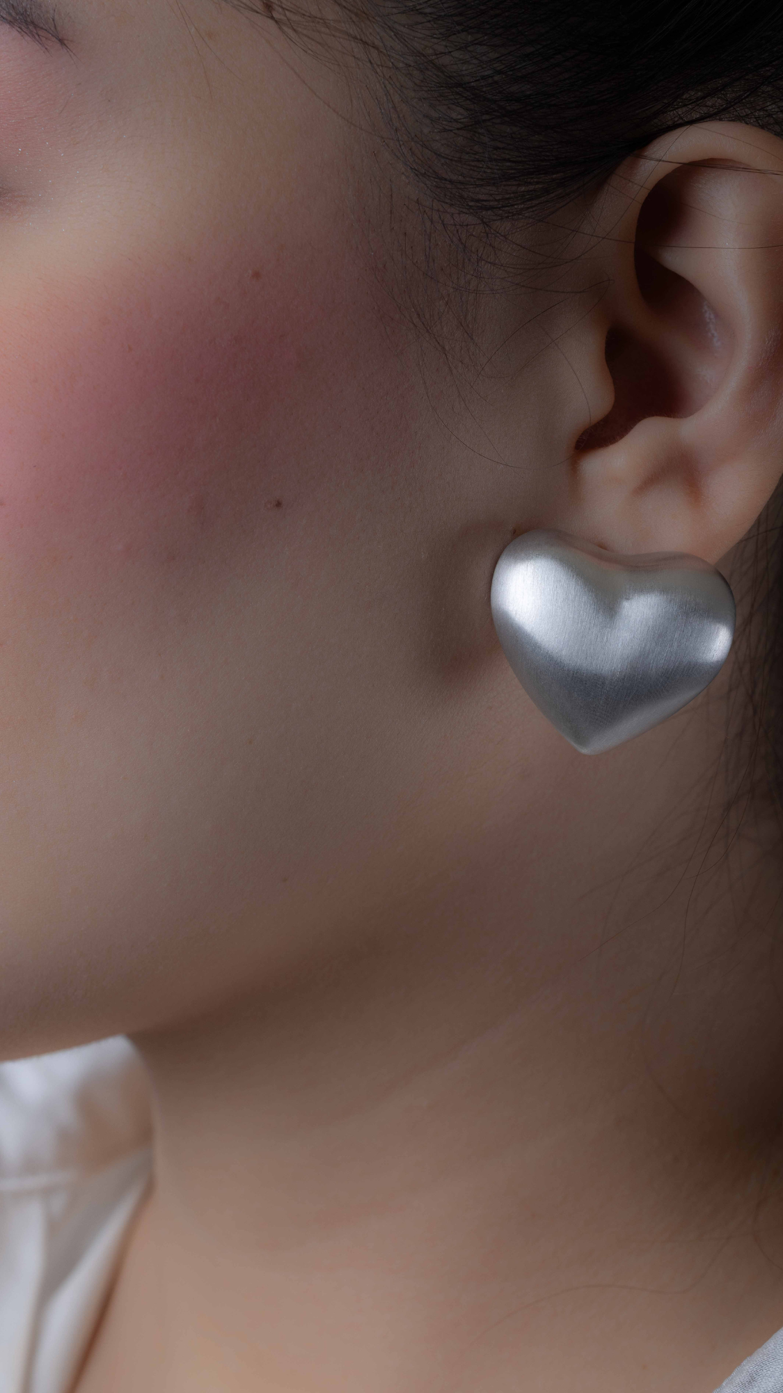 Pop Heart Earrings White Gold Matte