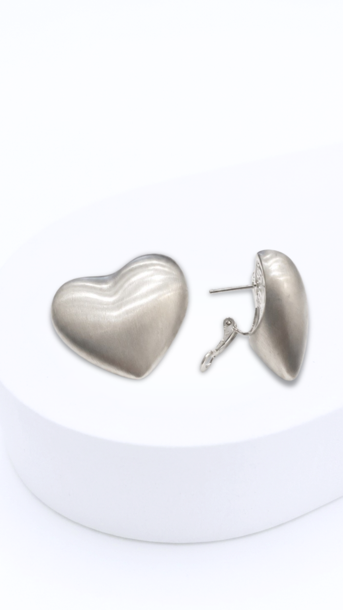Pop Heart Clip-Type Earrings Matte White Gold