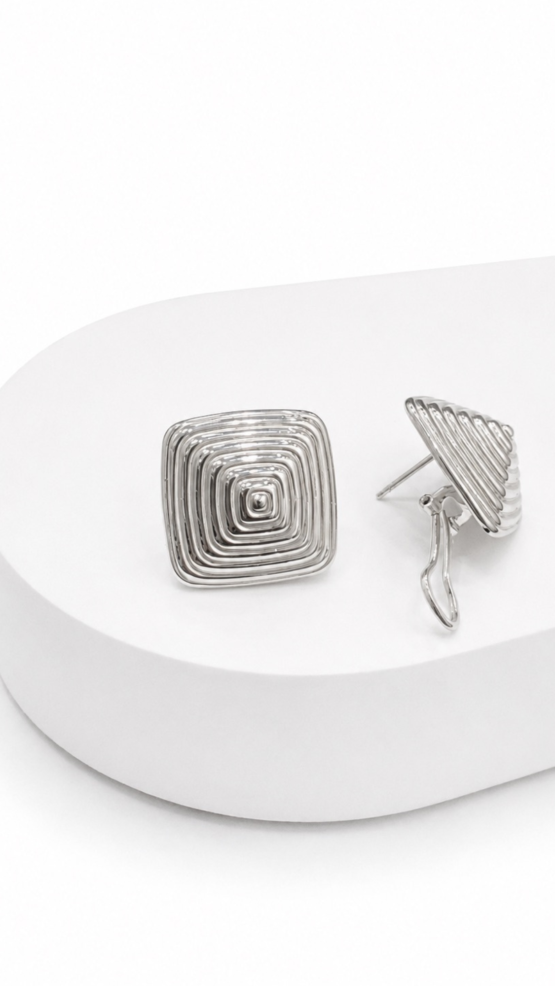 Ripple Art Square Earrings White Gold