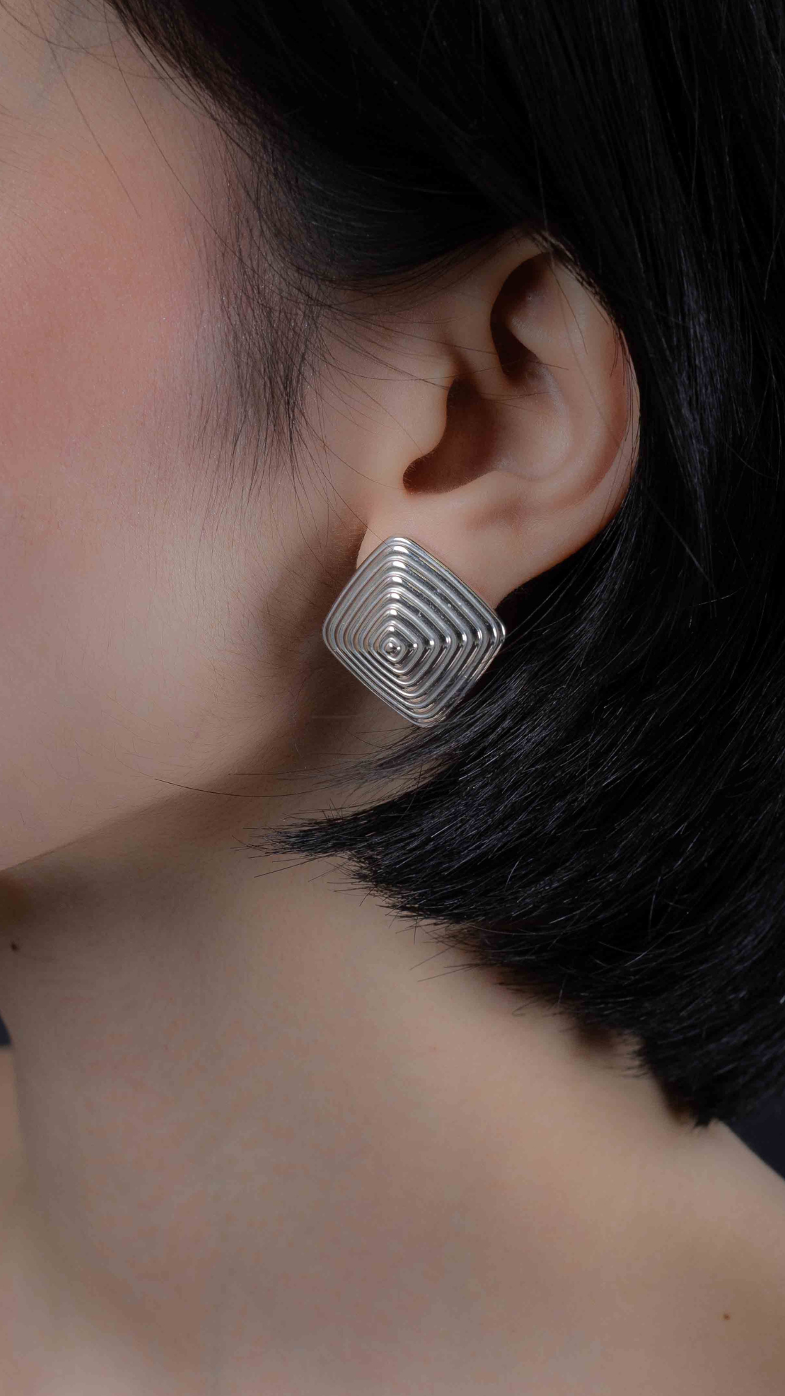 Ripple Art Square Earrings White Gold
