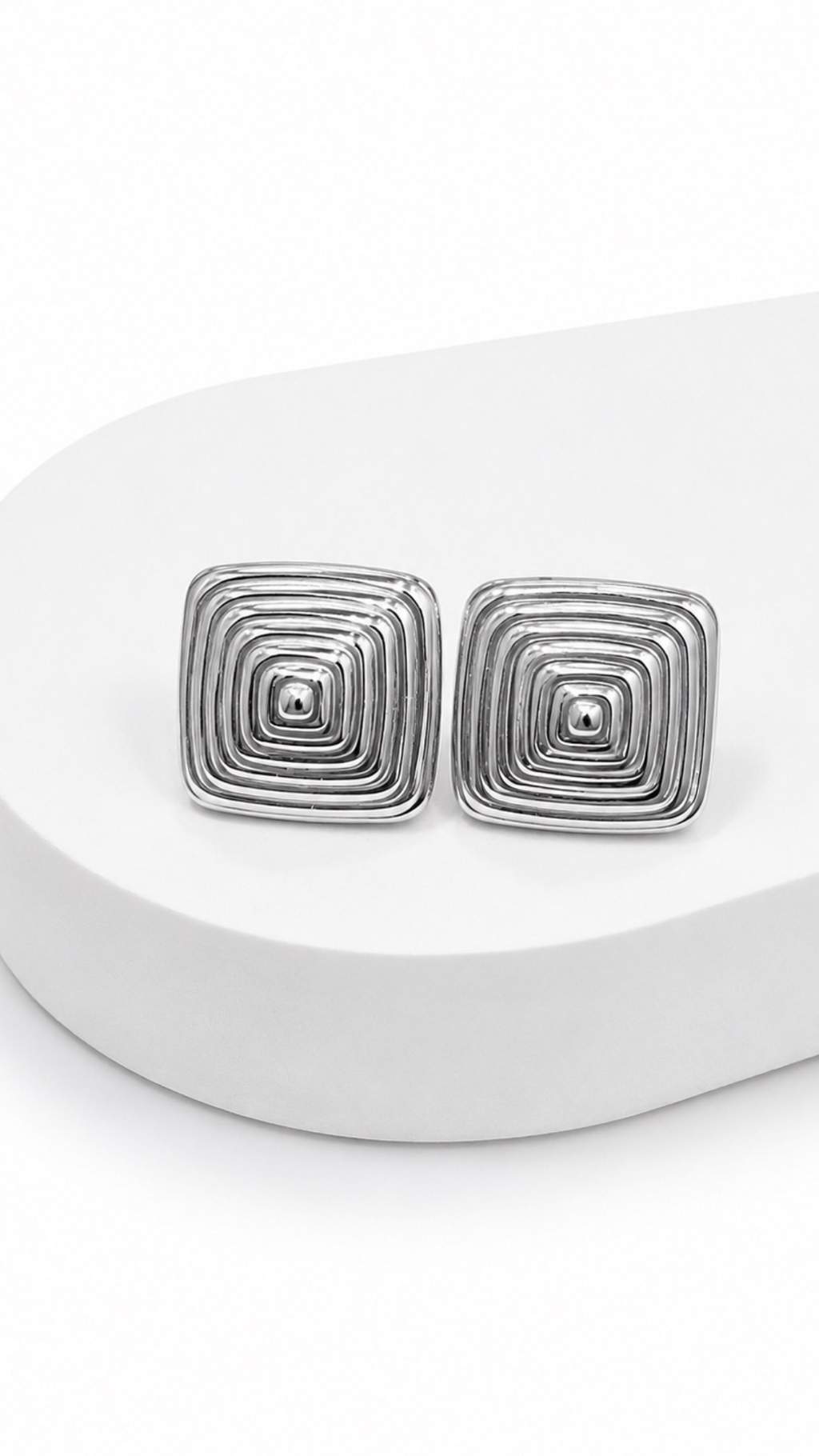 Ripple Art Square Earrings White Gold