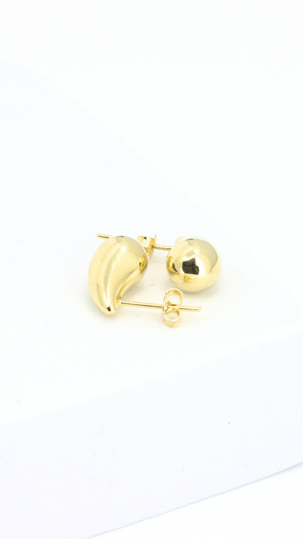 Teardrops Stud Earrings