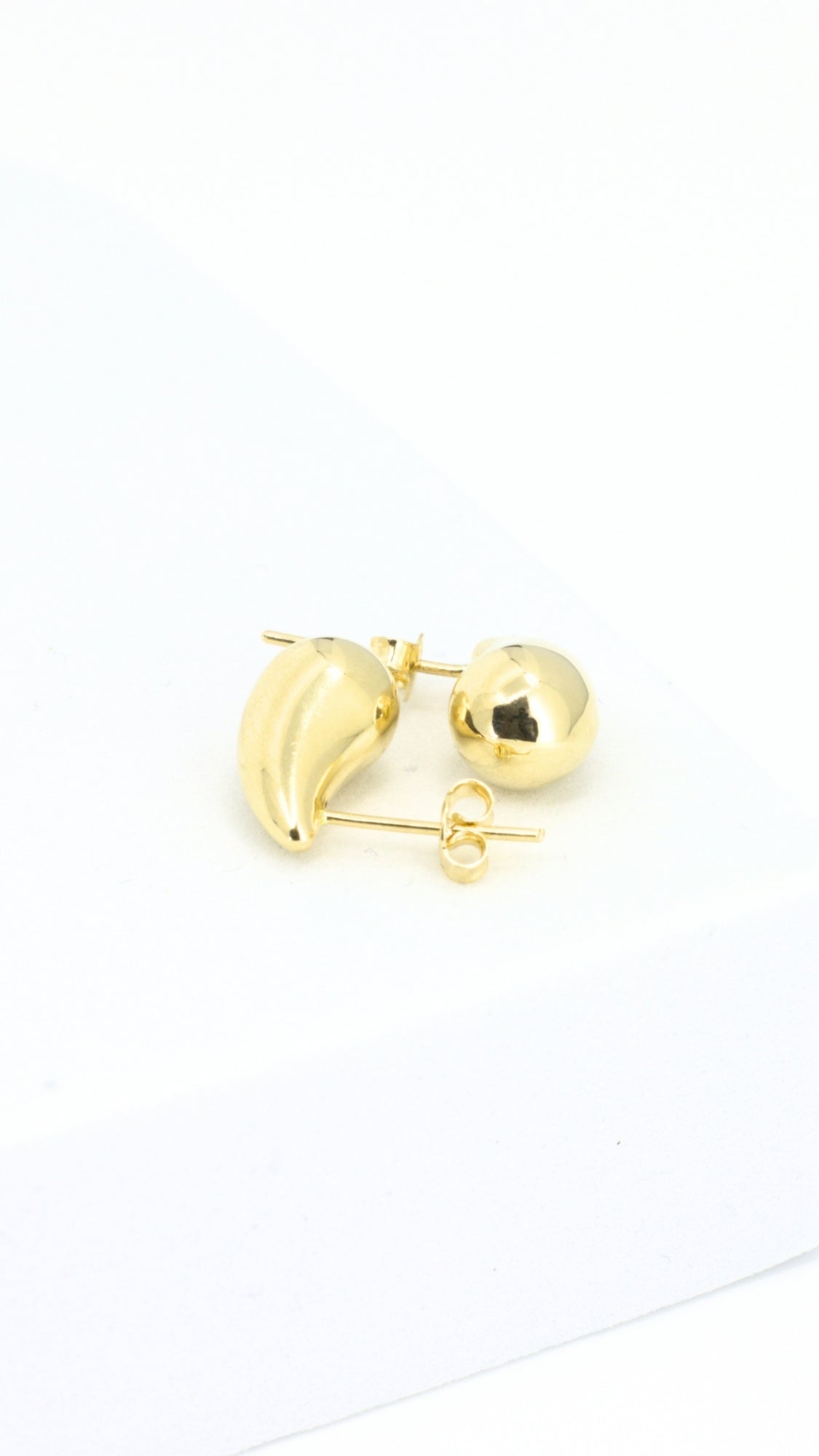 Teardrops Stud Earrings