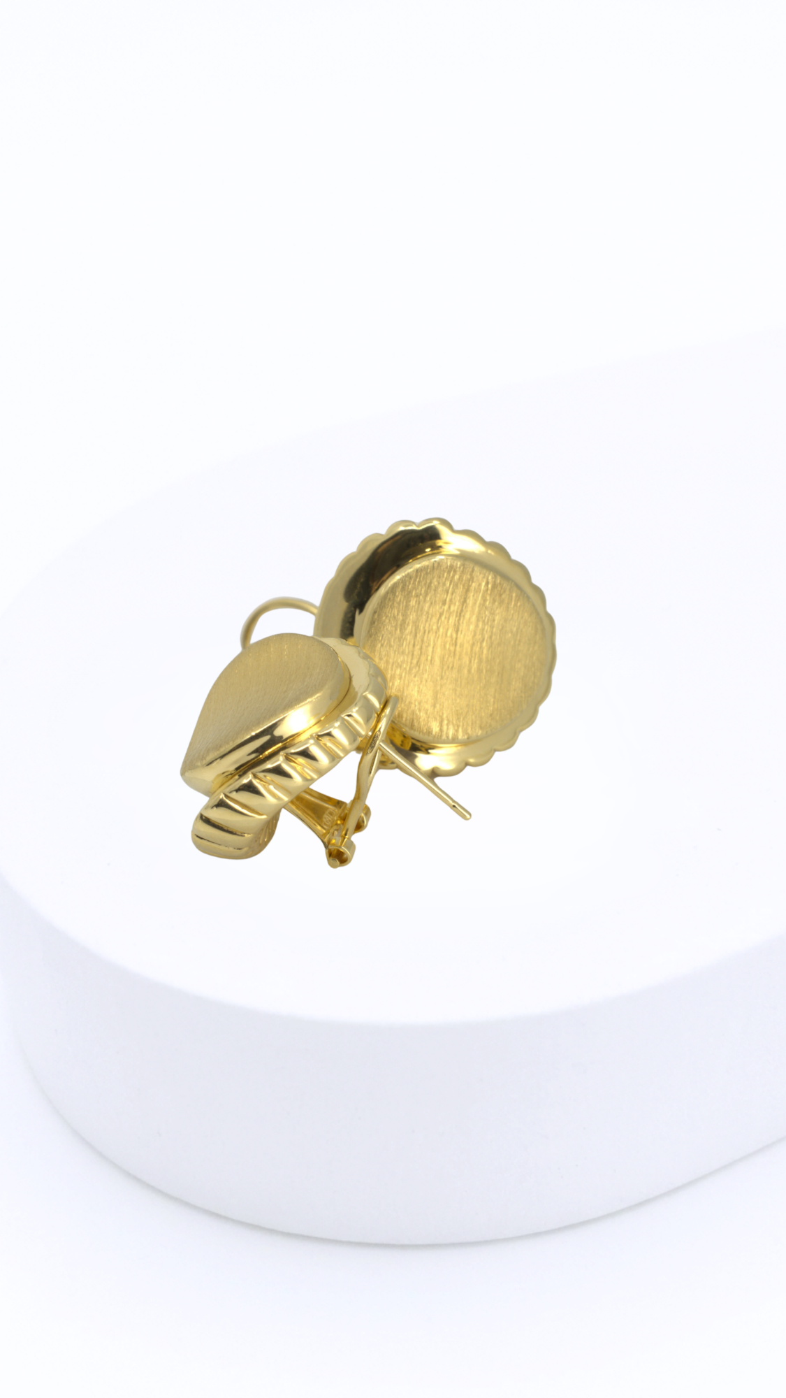 Vintage Scallop Disc Earrings