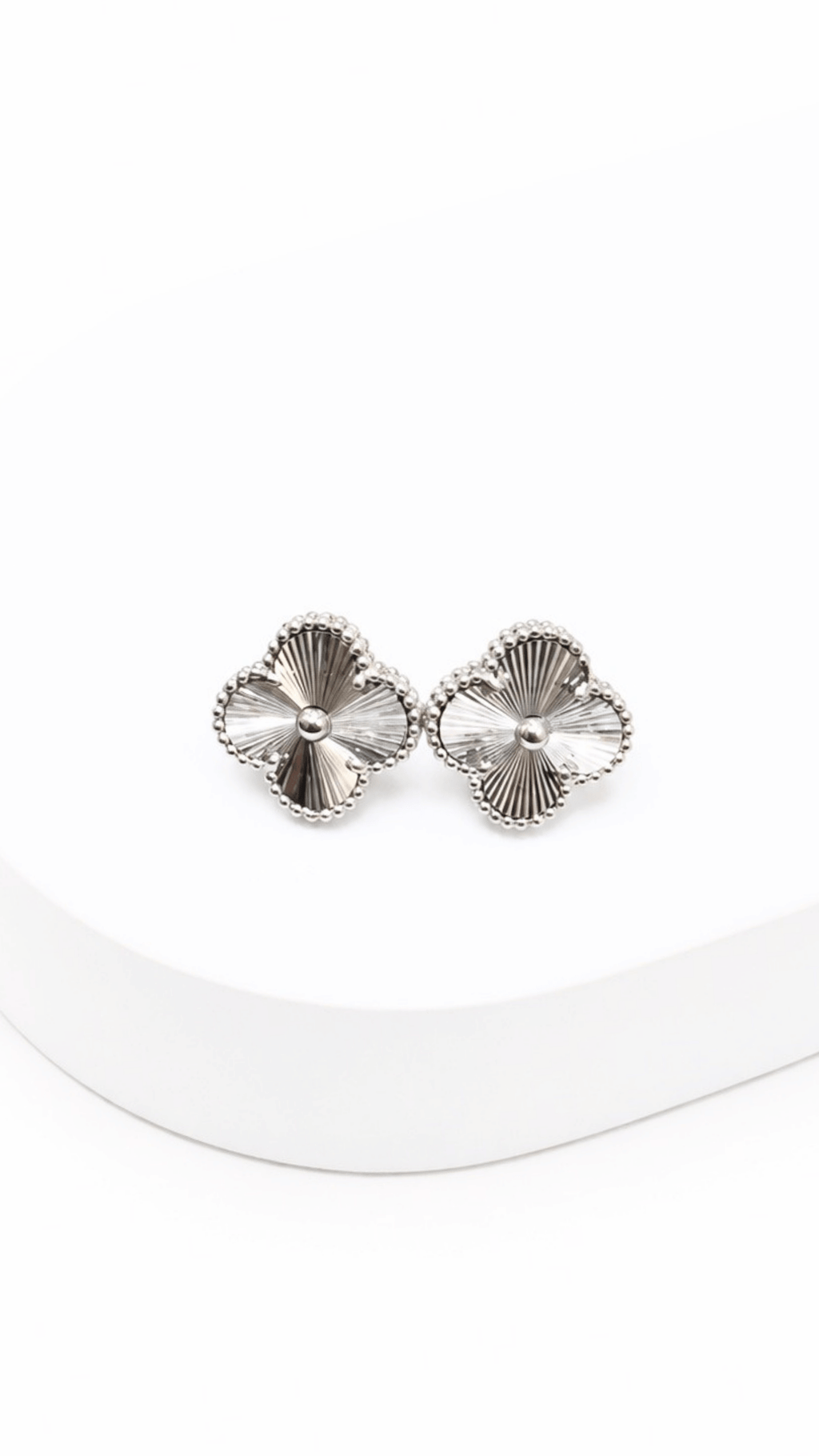 Four-Leaf Clover Earrings Clip-Type White Gold 15mm