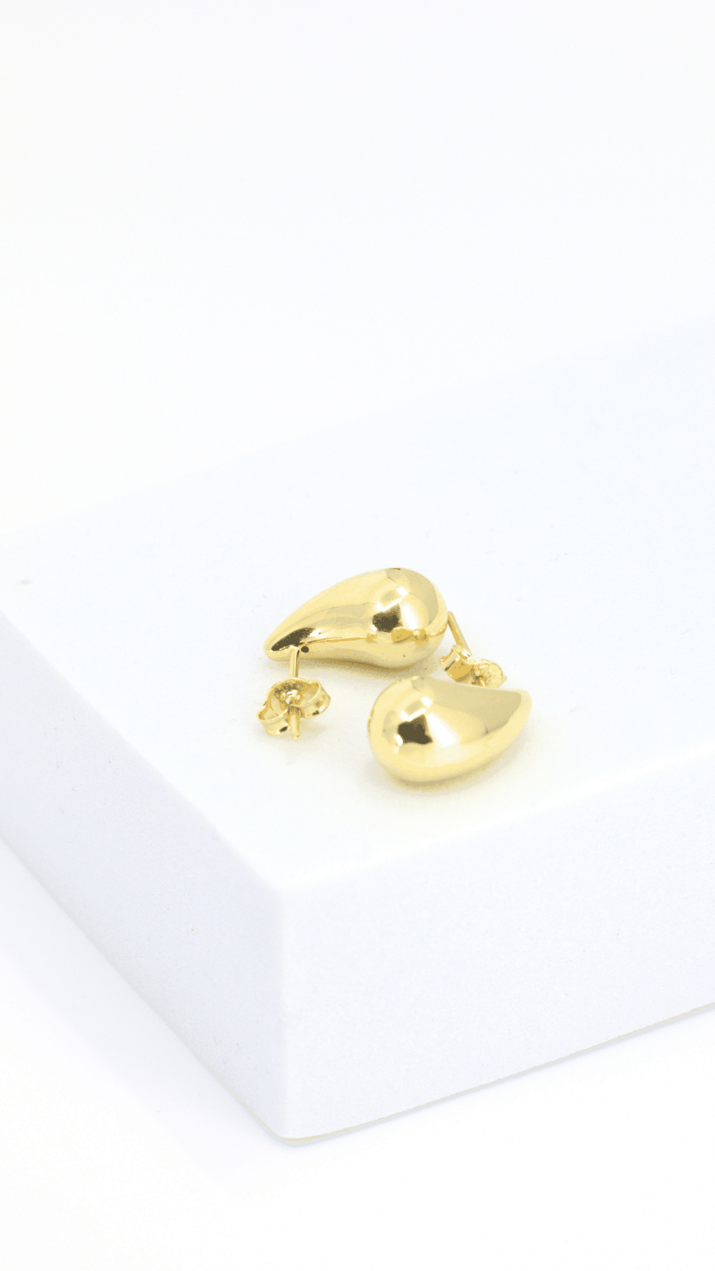 Teardrops Stud Earrings