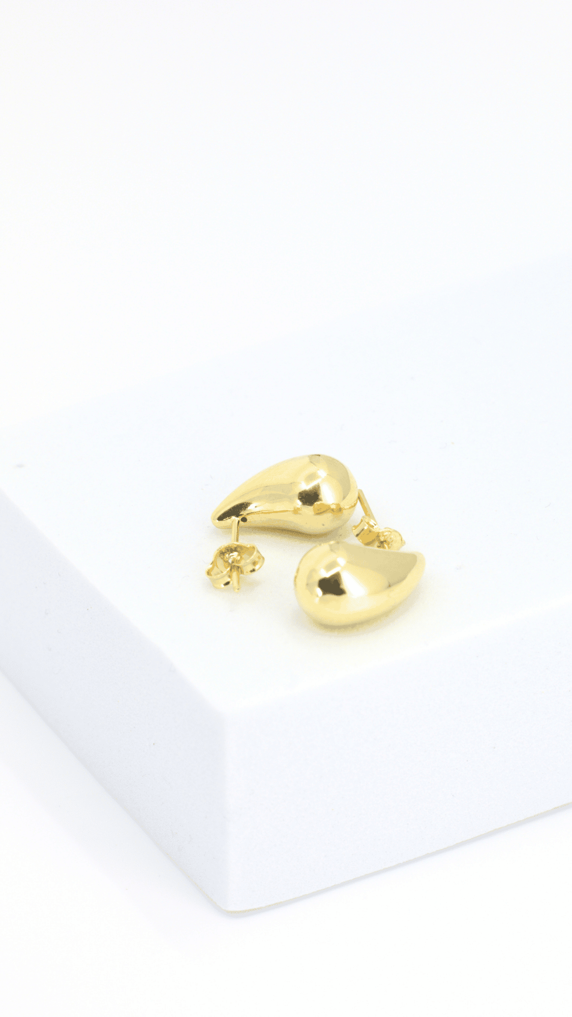 Teardrops Stud Earrings