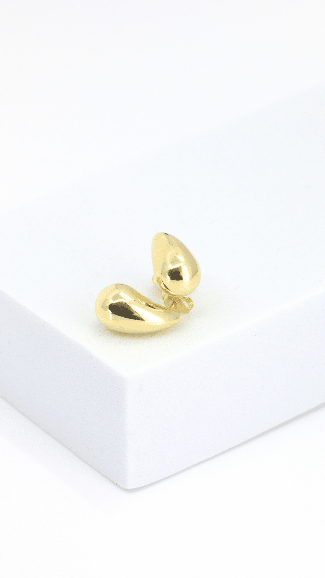 Teardrops Stud Earrings