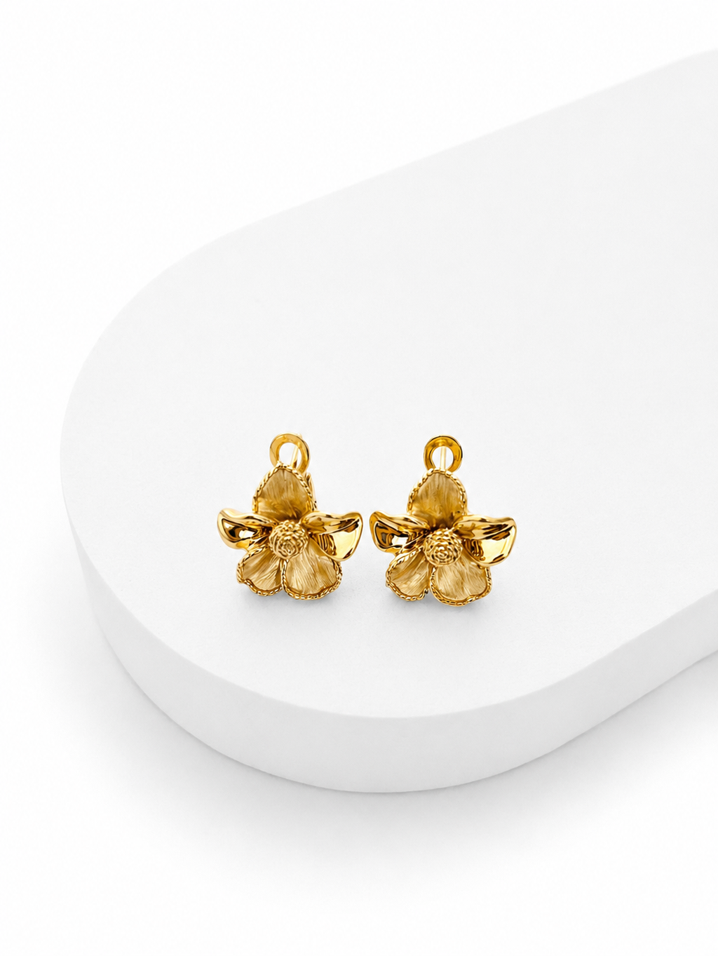 Flower Clip-Type Earrings and Necklace With Pendant Set