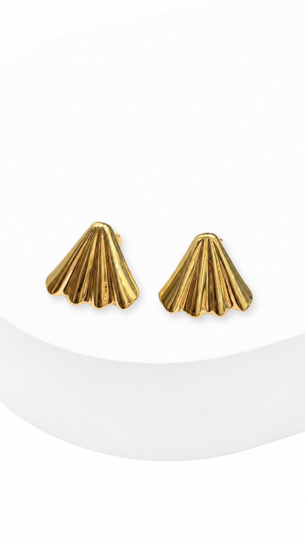 Gilded Shell Clip-Type Earrings