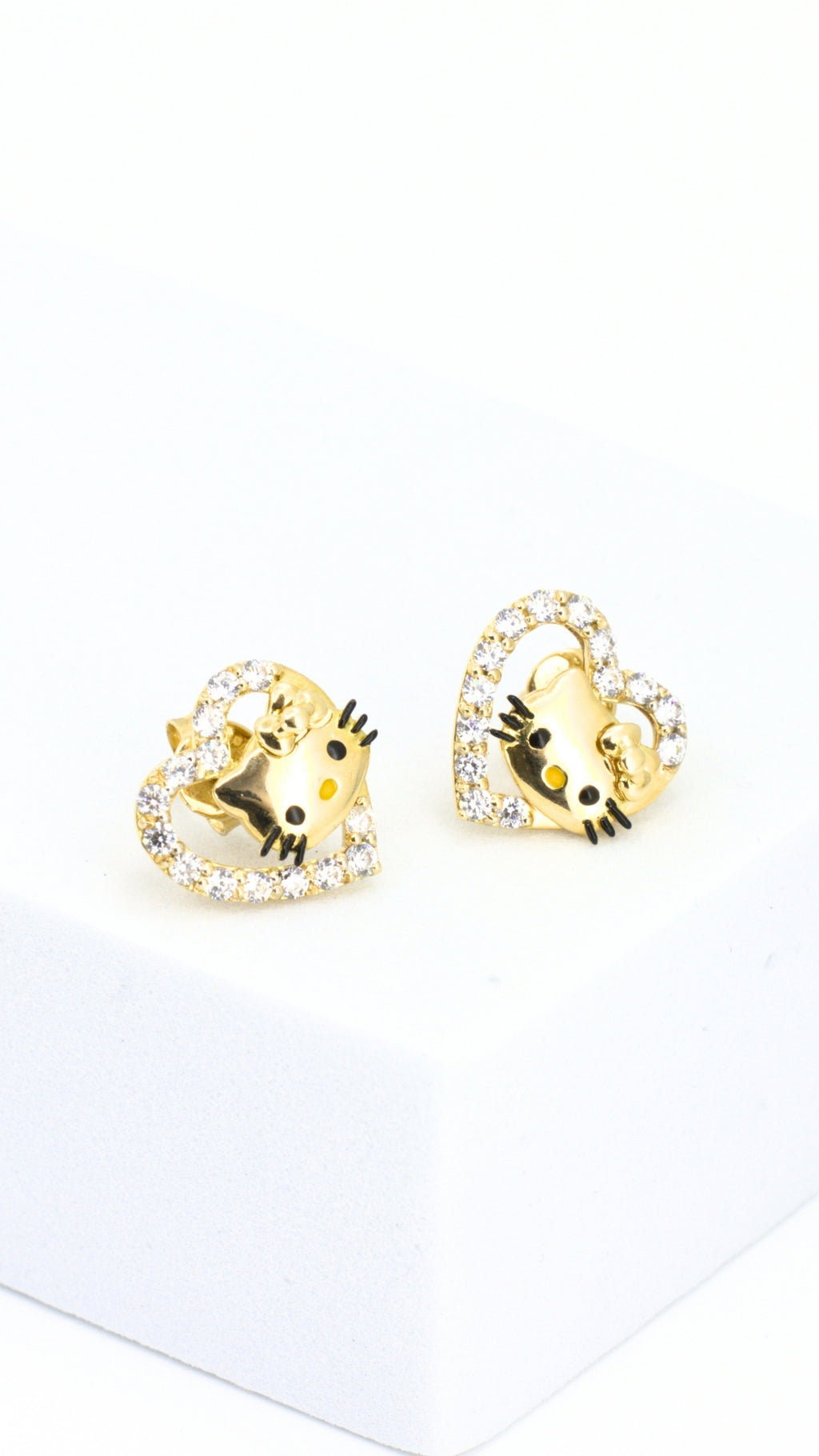 HKY Face With Heart-Shape Stones Arrangement Stud Earrings