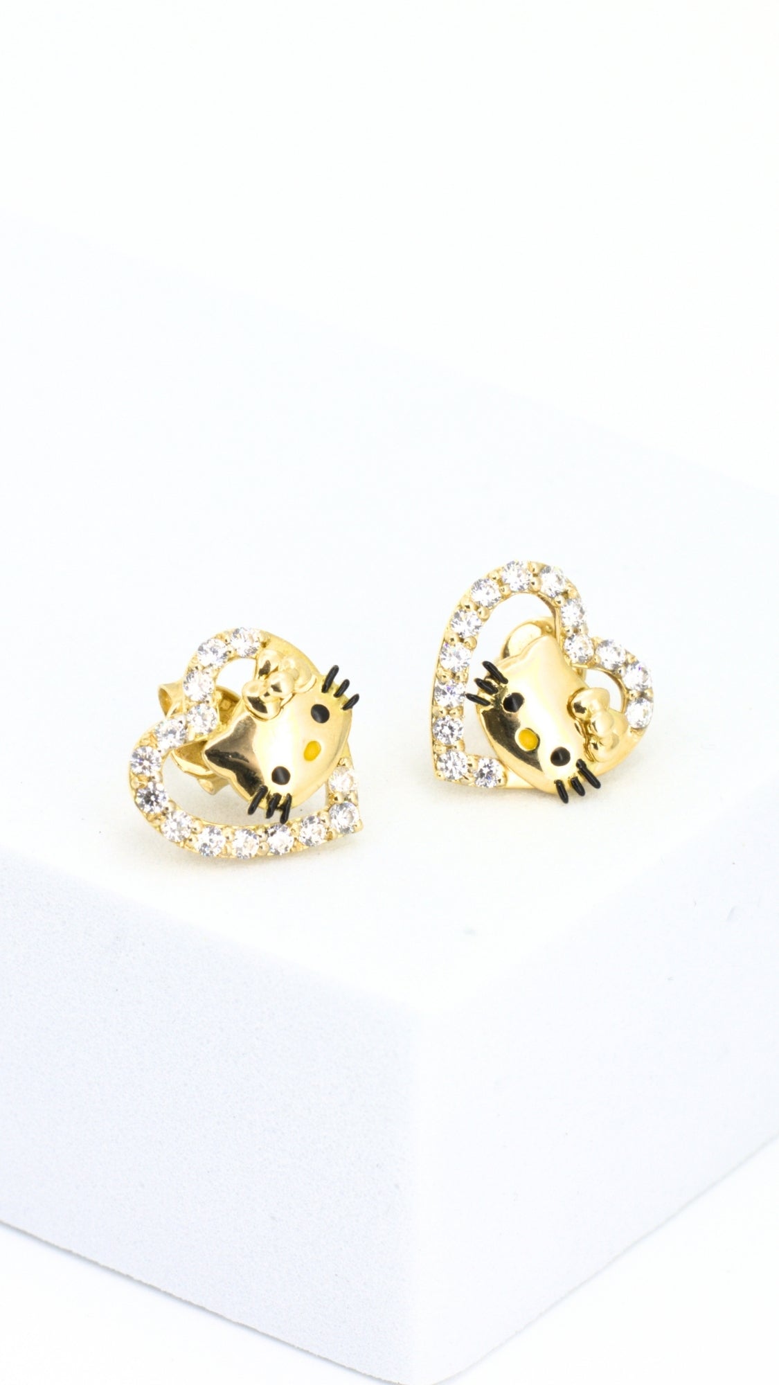 HKY Face With Heart-Shape Stones Arrangement Stud Earrings