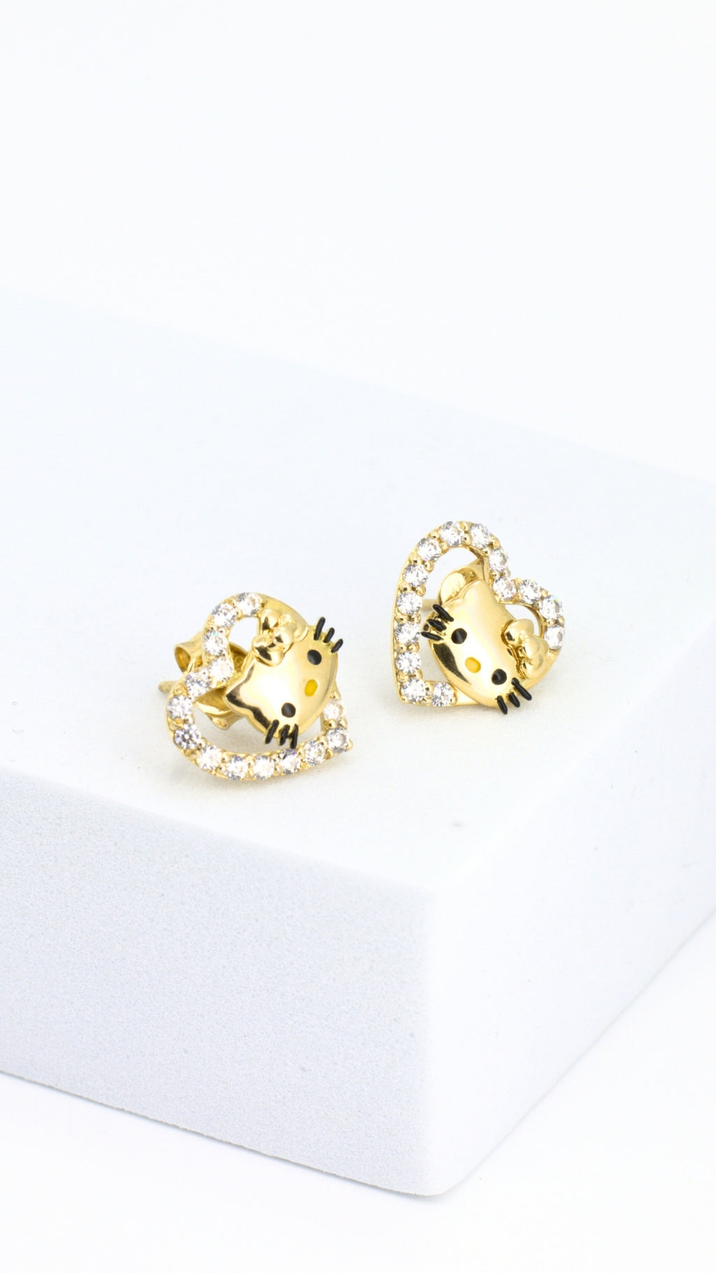 HKY Face With Heart-Shape Stones Arrangement Stud Earrings