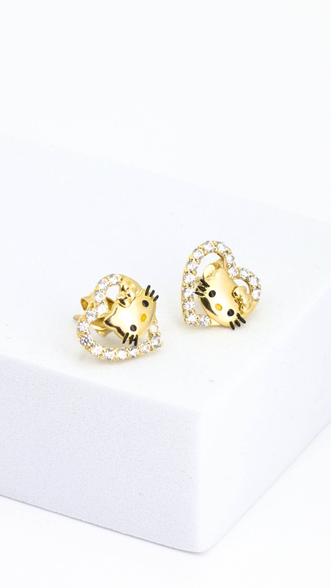 HKY Face With Heart-Shape Stones Arrangement Stud Earrings