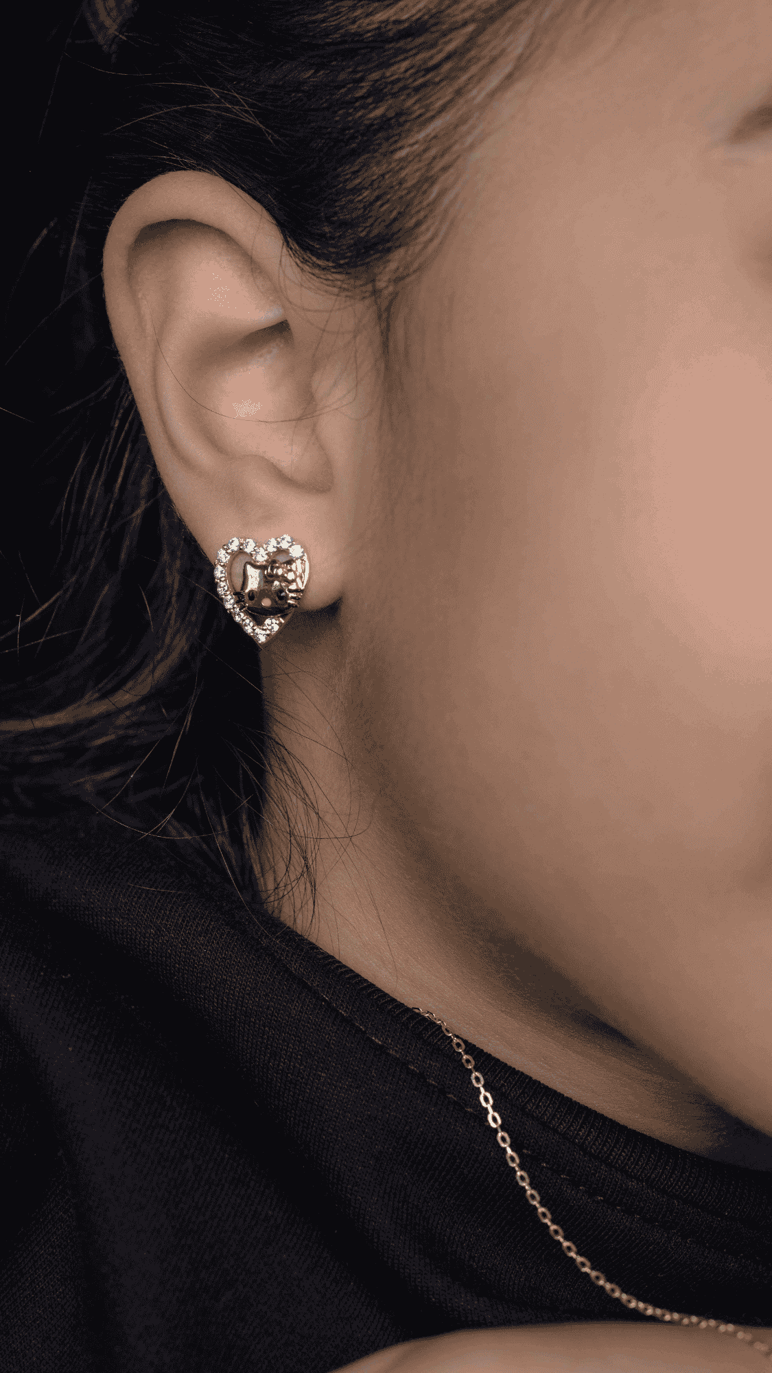 HKY Face With Heart-Shape Stones Arrangement Stud Earrings