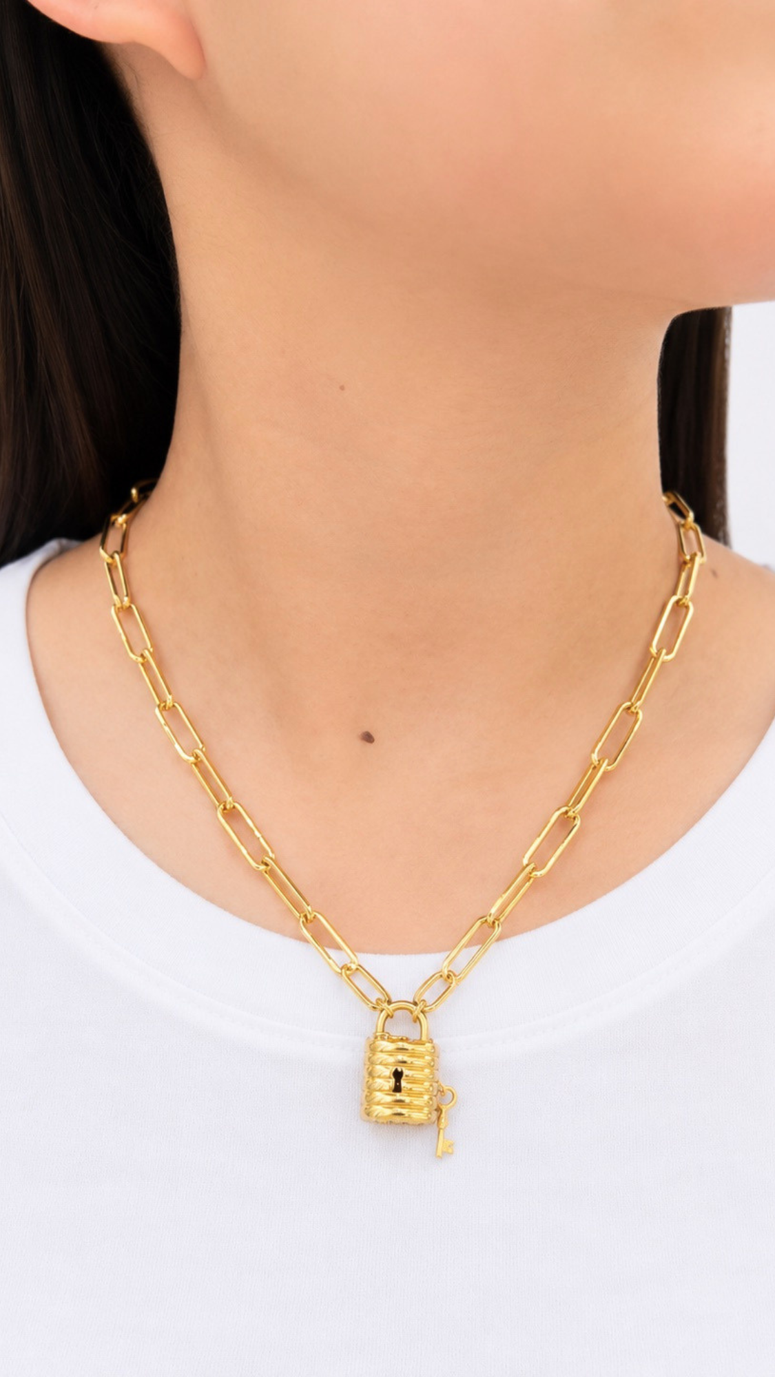 Paper Link Chain with Attached Lock Pendant- Size 18