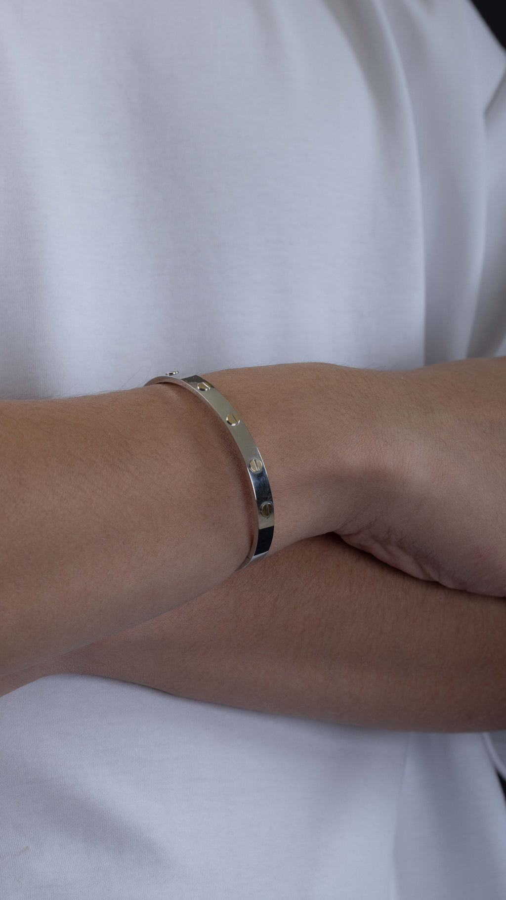 Love Bangle Embossed White Gold - Size 18