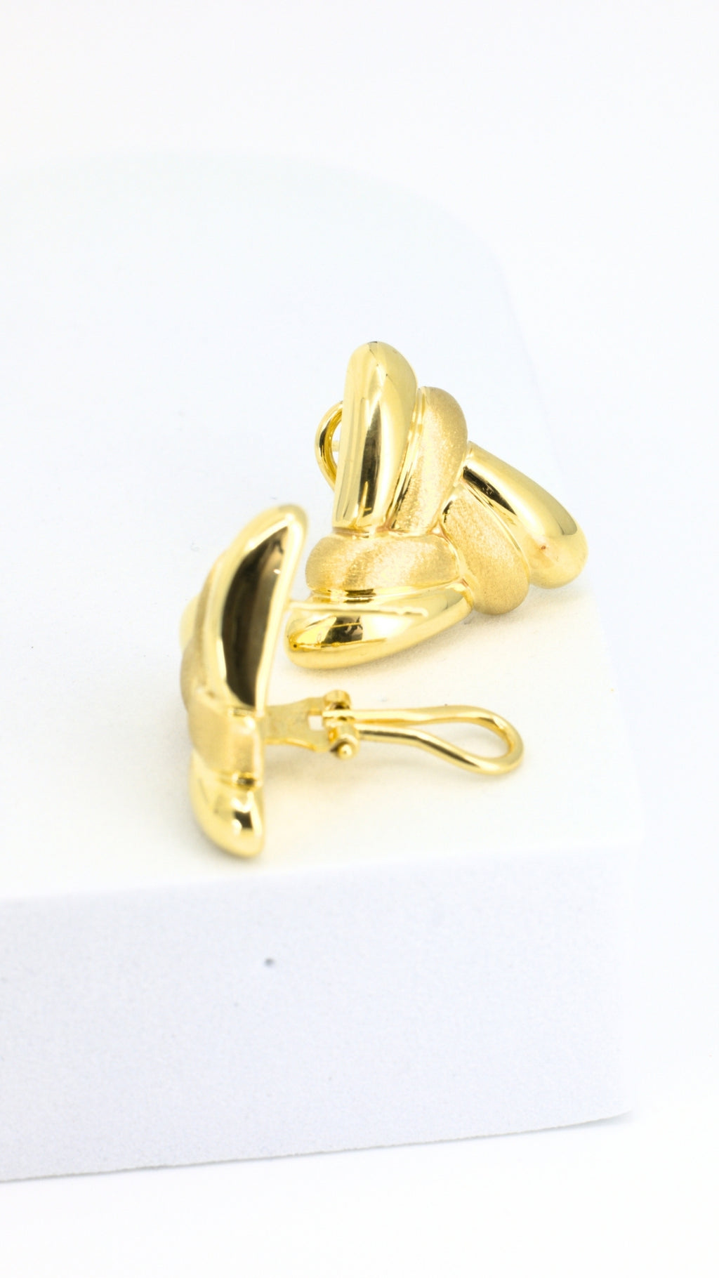 Triangle Matte and Glossy Weave Earrings Clip-Type