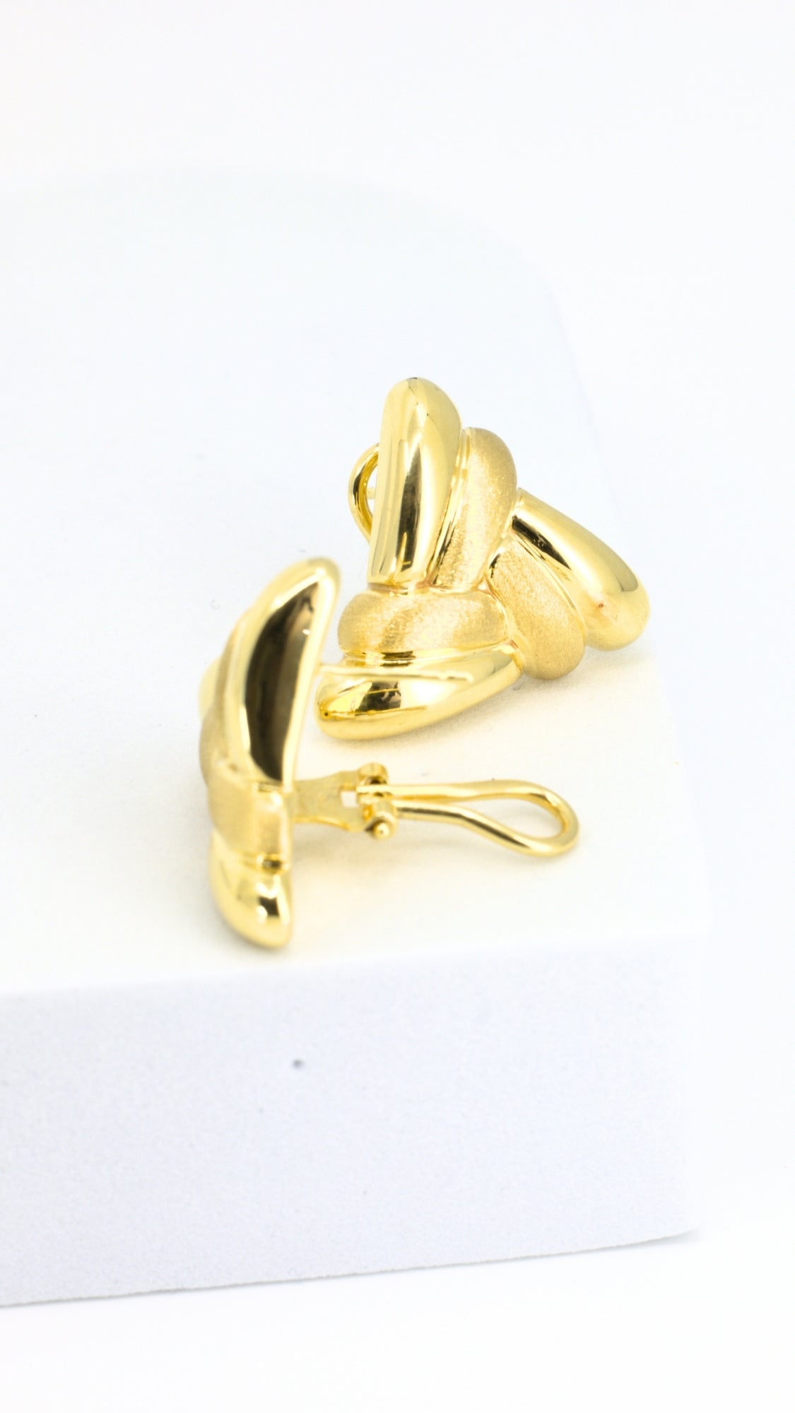 Triangle Matte and Glossy Weave Earrings Clip-Type