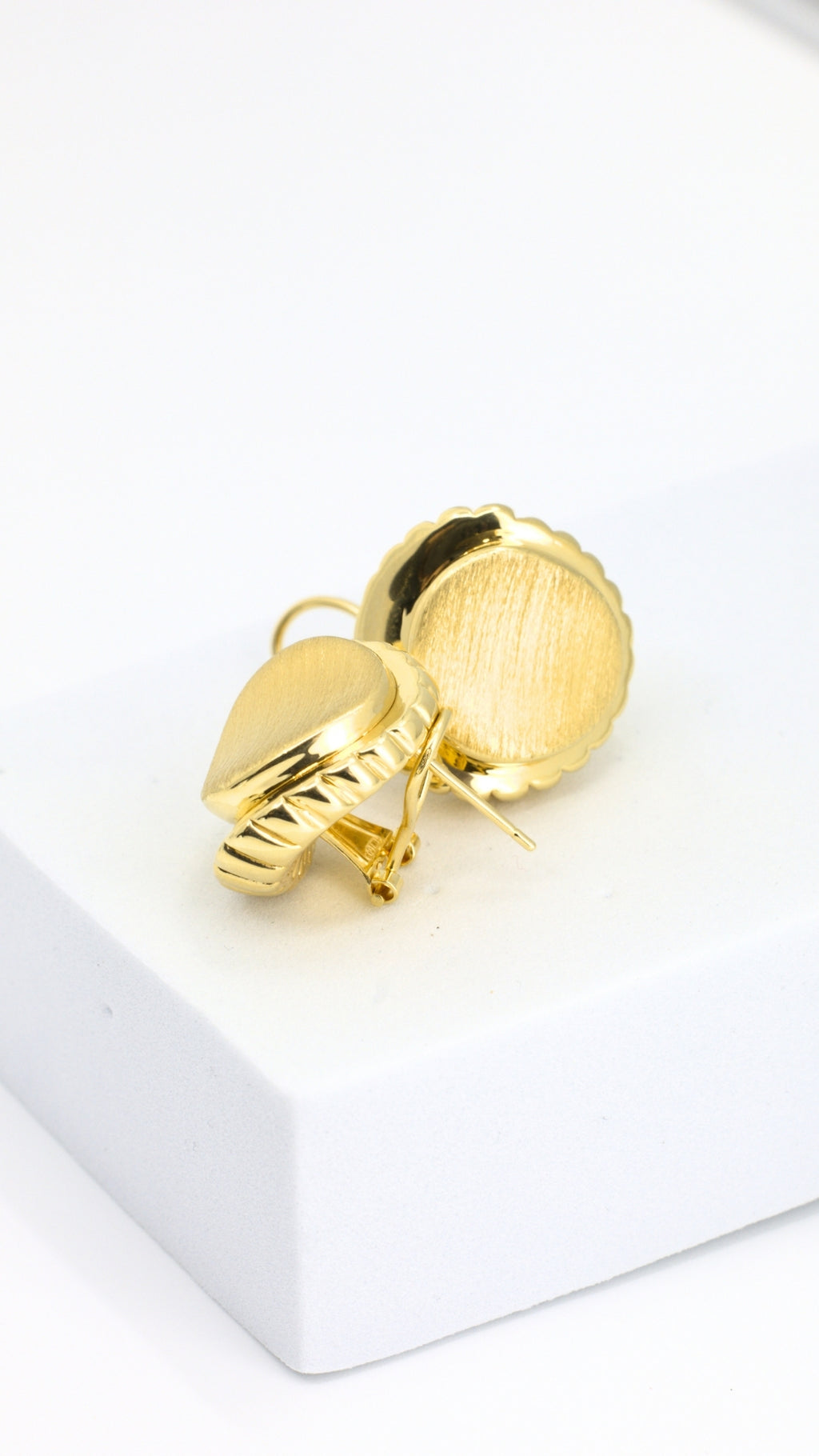 Vintage Scallop Disc Earrings